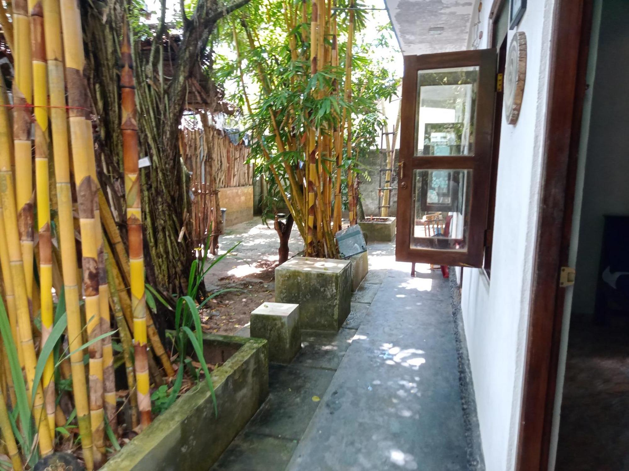 Suninn Hostel And Surf School Weligama Exterior photo