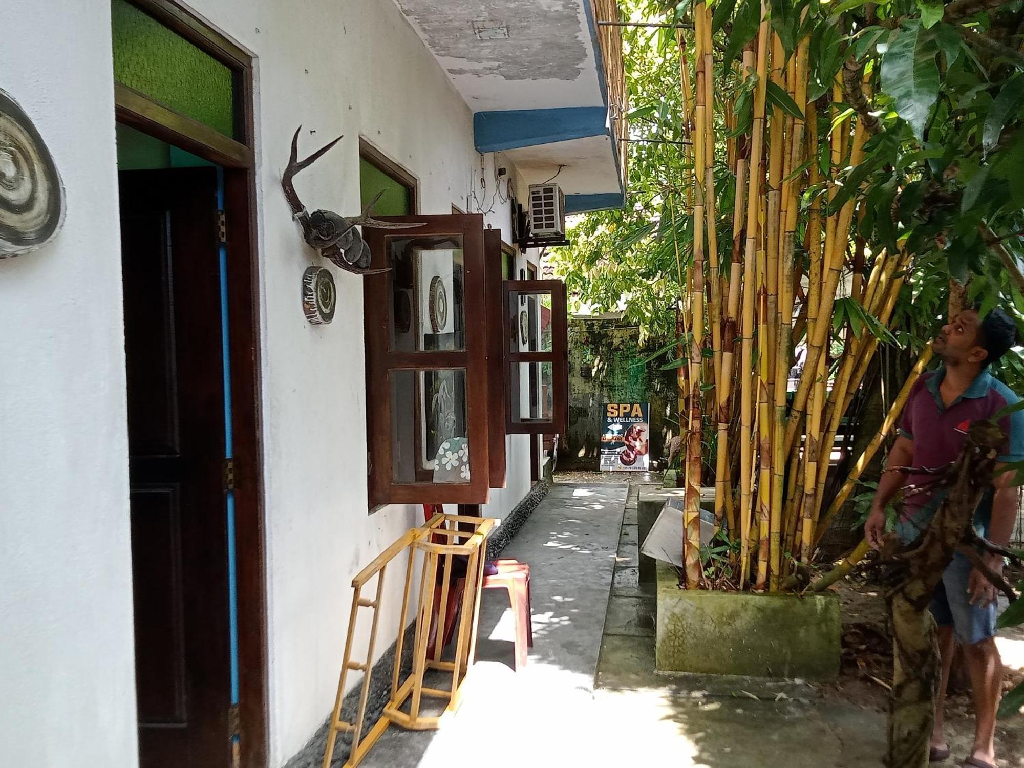 Suninn Hostel And Surf School Weligama Exterior photo